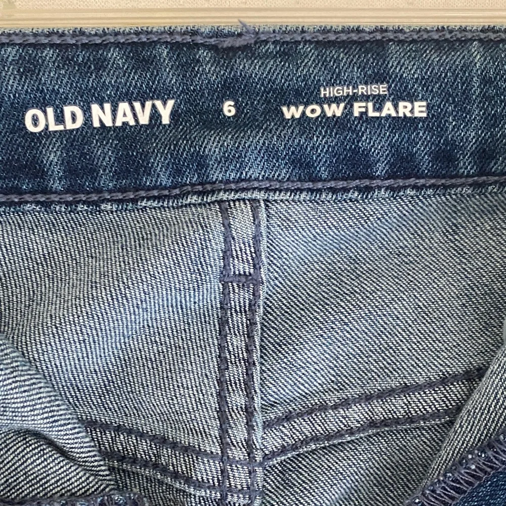 High-waisted Wow Flare Jeans - Picture 3 of 5